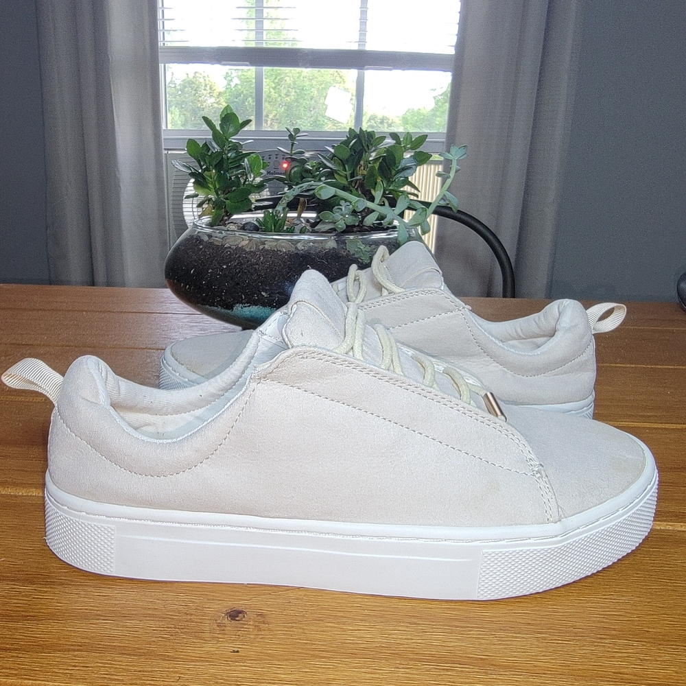 H&M Sneakers - Size 8